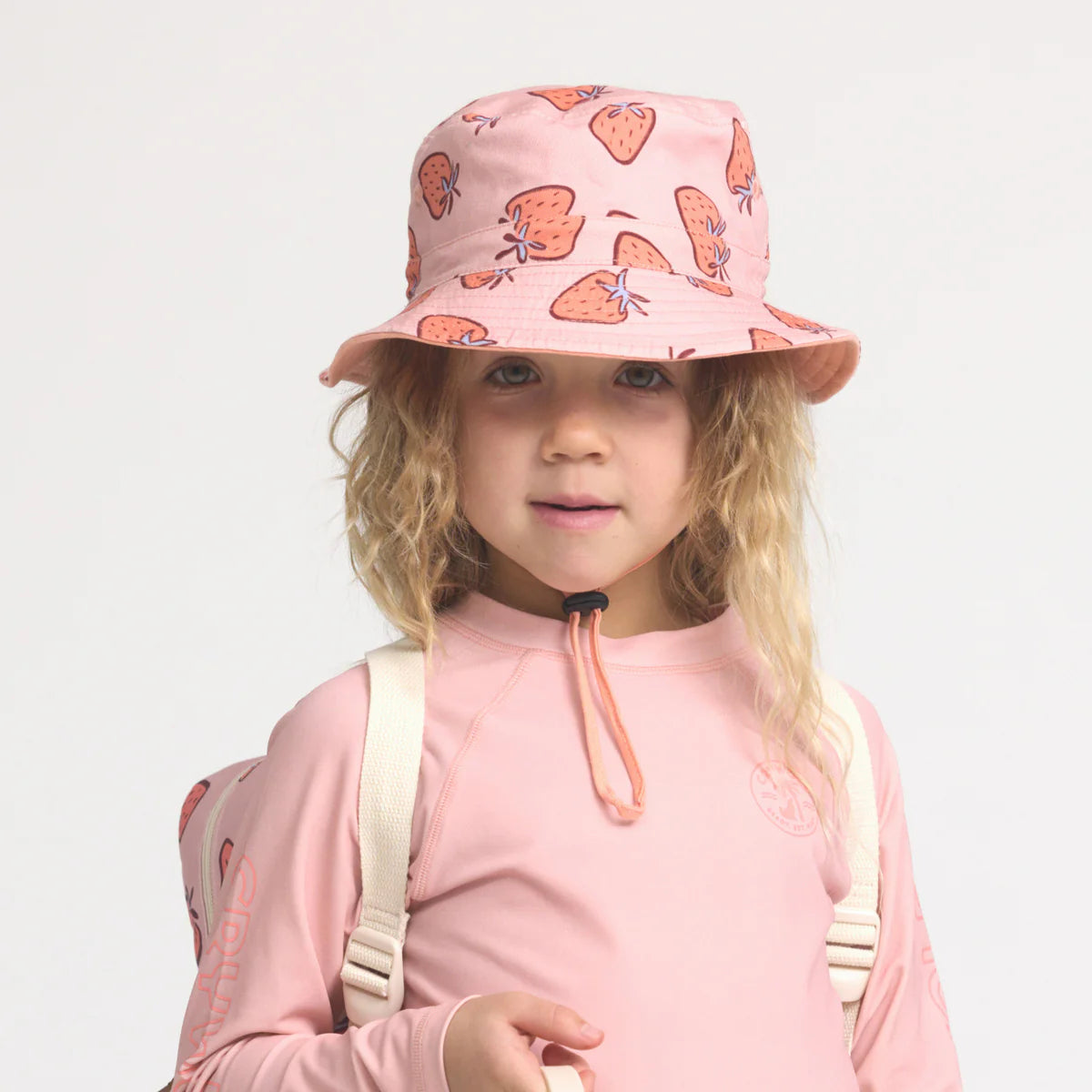 REVERSIBLE BUCKET HAT Strawberry Splash